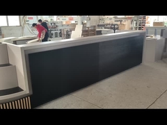 Ein moderner Empfangstafel