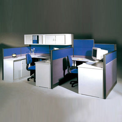 Einfache 4-Sitzer Modular-Privatsphäre-Büro-Workstation mit Oberschrank