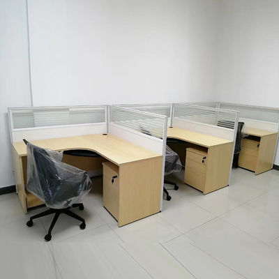 Modularer Büroraum 3 Personen L-Form Arbeitsplatz Trennschreibtisch