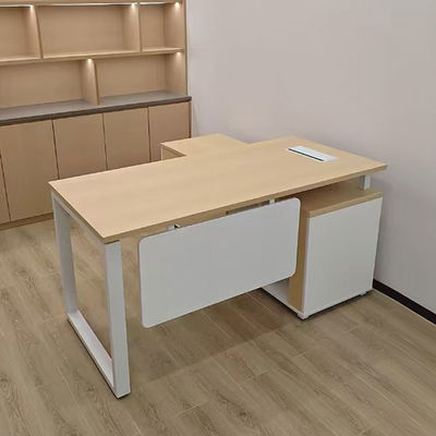 L-förmiger Executive Bürotisch mit Melaminplatte und 1600 mm Breite für Chef- oder CEO-Arbeitsplatz