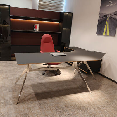 Schwarzer Luxus-Exekutivbüro-Schreibtisch für Chef oder CEO MDF und MFC Holz Büromöbel